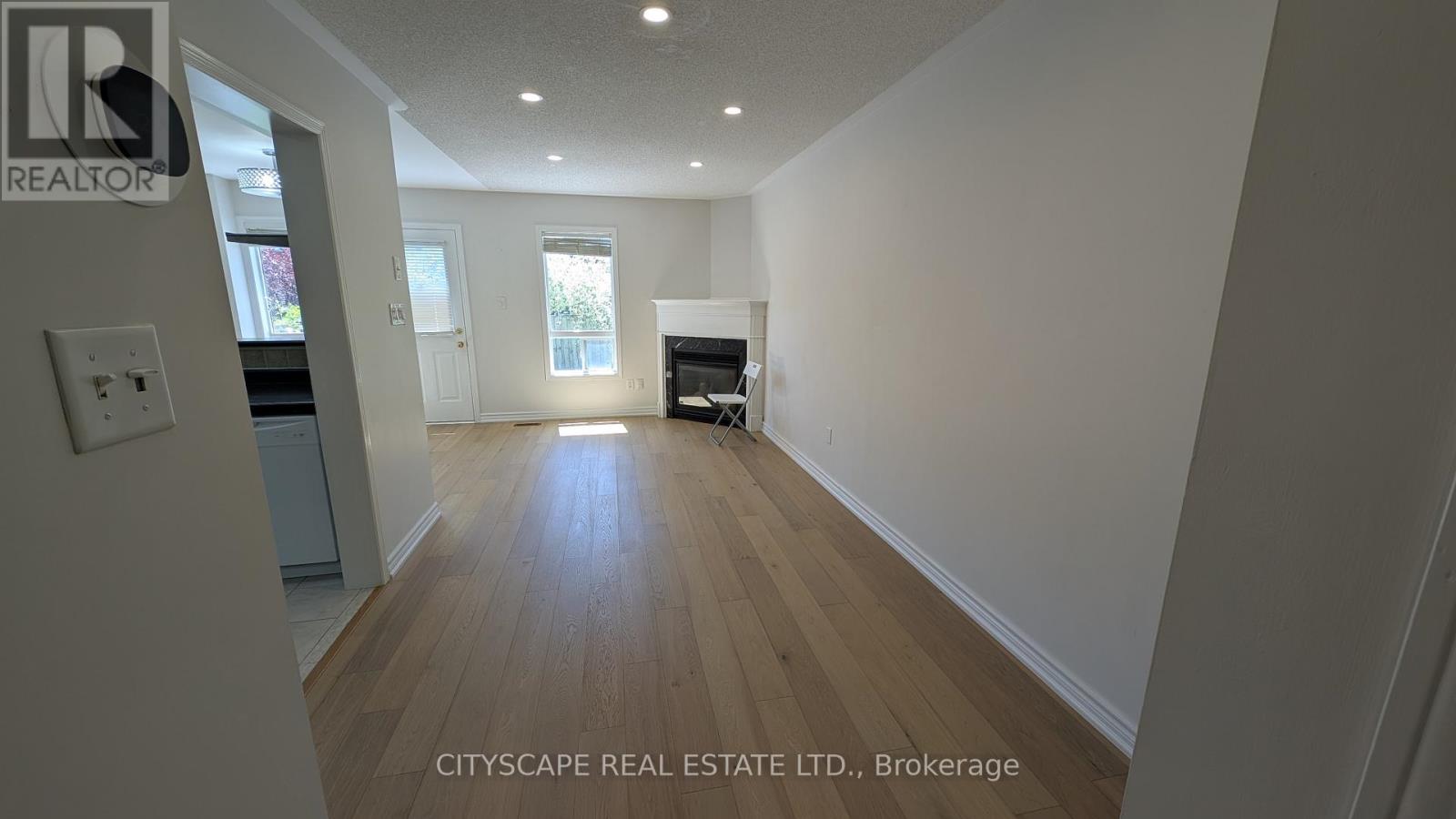 1850 Imperial Way, Burlington, Ontario  L7L 7M2 - Photo 5 - W13224304