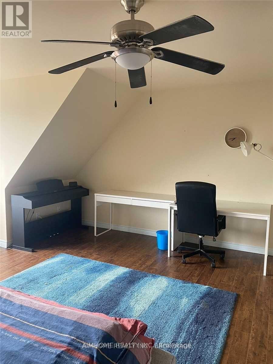 30 - 800 Dundas Street W, Mississauga, Ontario  L5C 4S9 - Photo 2 - W13224324