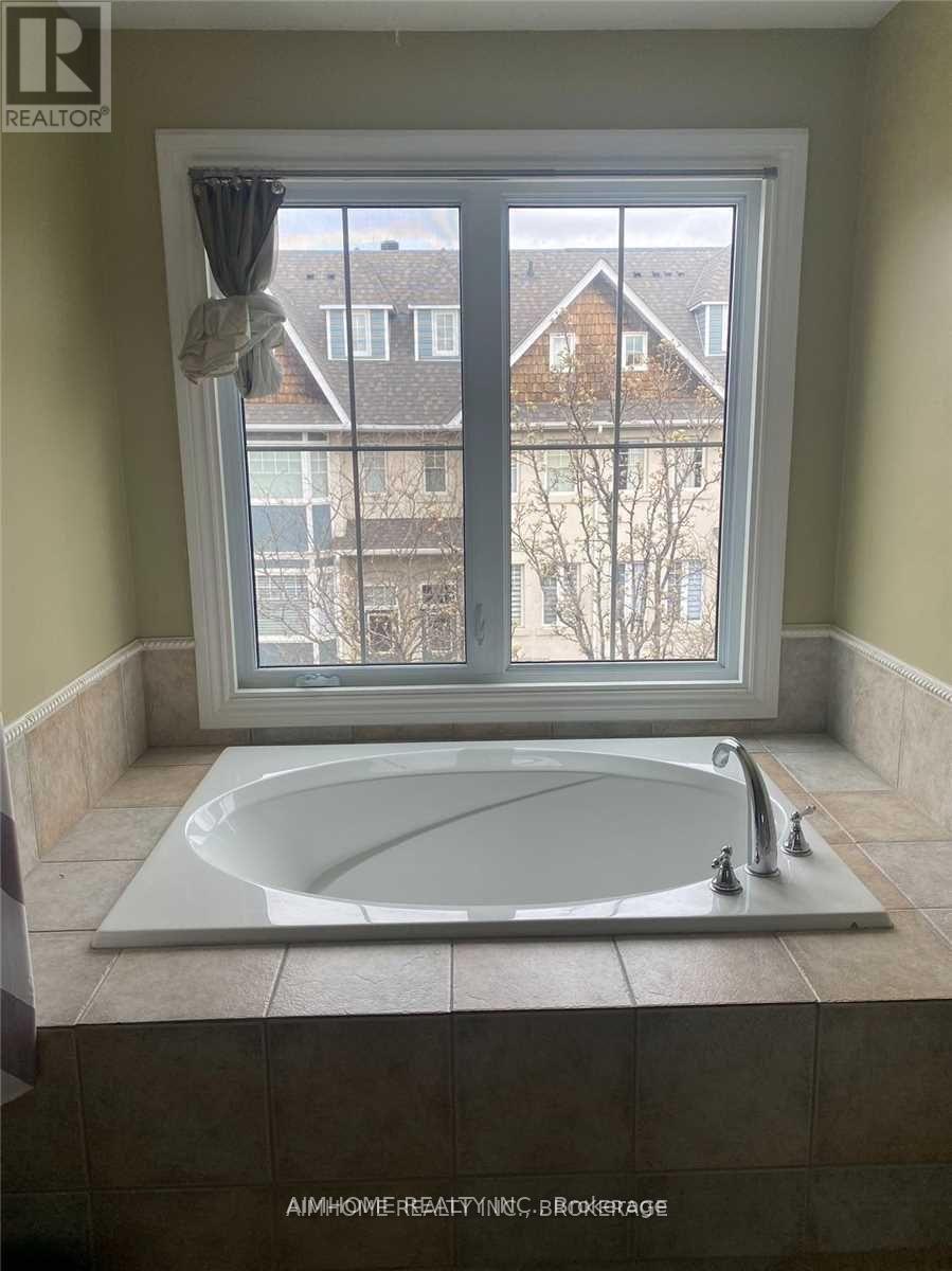 30 - 800 Dundas Street W, Mississauga, Ontario  L5C 4S9 - Photo 4 - W13224324