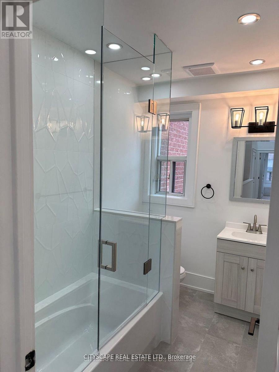 242 Christie Street, Toronto, Ontario  M6G 3B8 - Photo 8 - W13224330