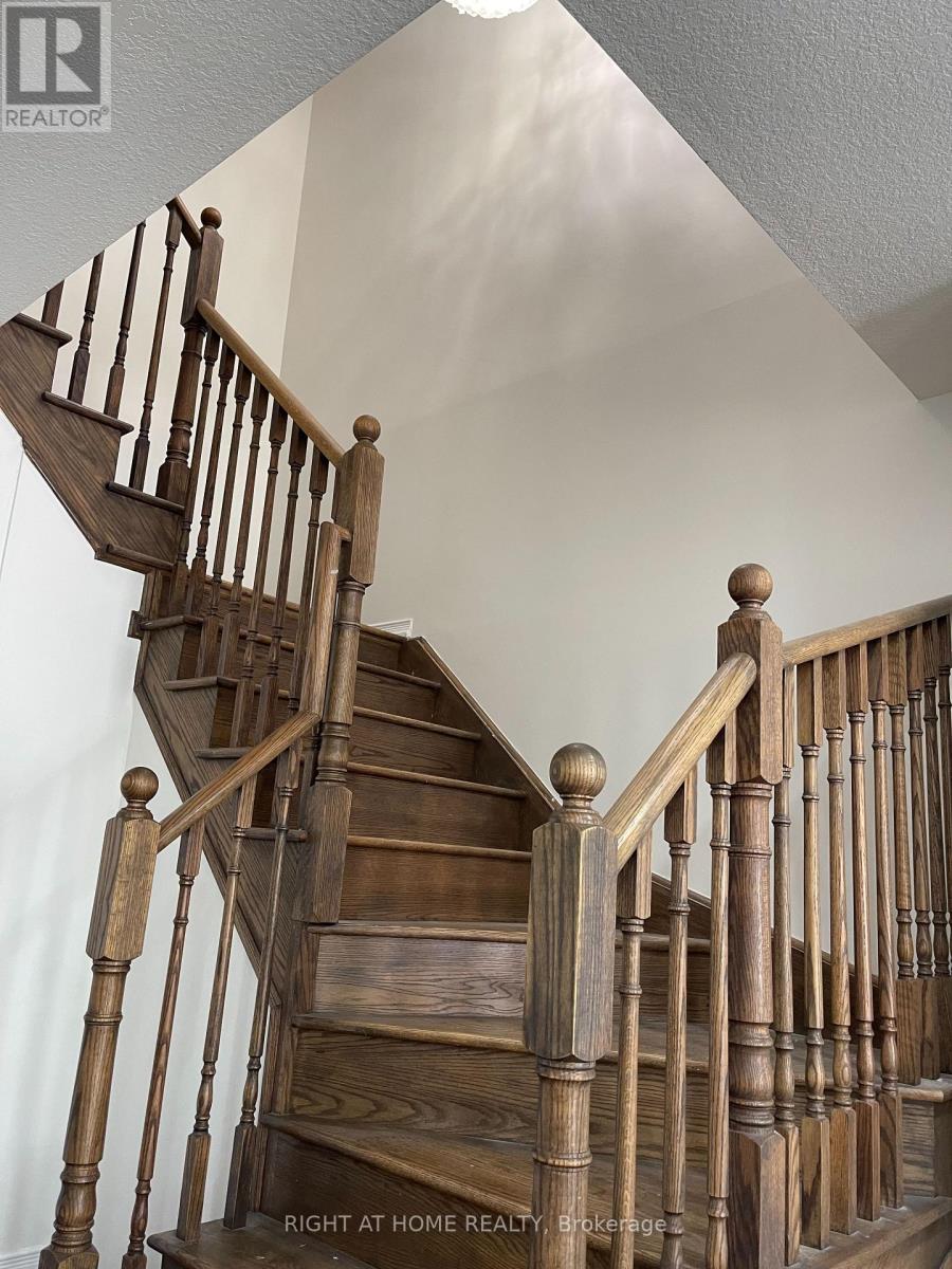 170 Golden Springs Drive, Brampton, Ontario  L7A 4N9 - Photo 6 - W13224438