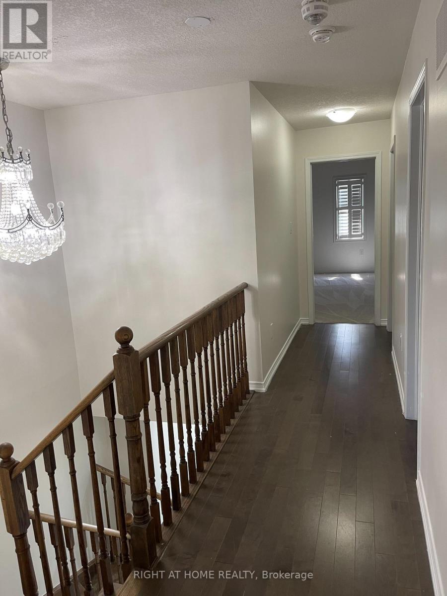 170 Golden Springs Drive, Brampton, Ontario  L7A 4N9 - Photo 7 - W13224438
