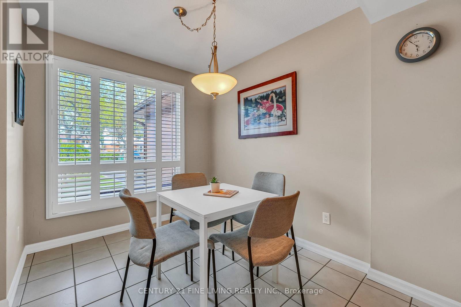 6038 Featherhead Crescent, Mississauga, Ontario  L5N 2B6 - Photo 4 - W13224466