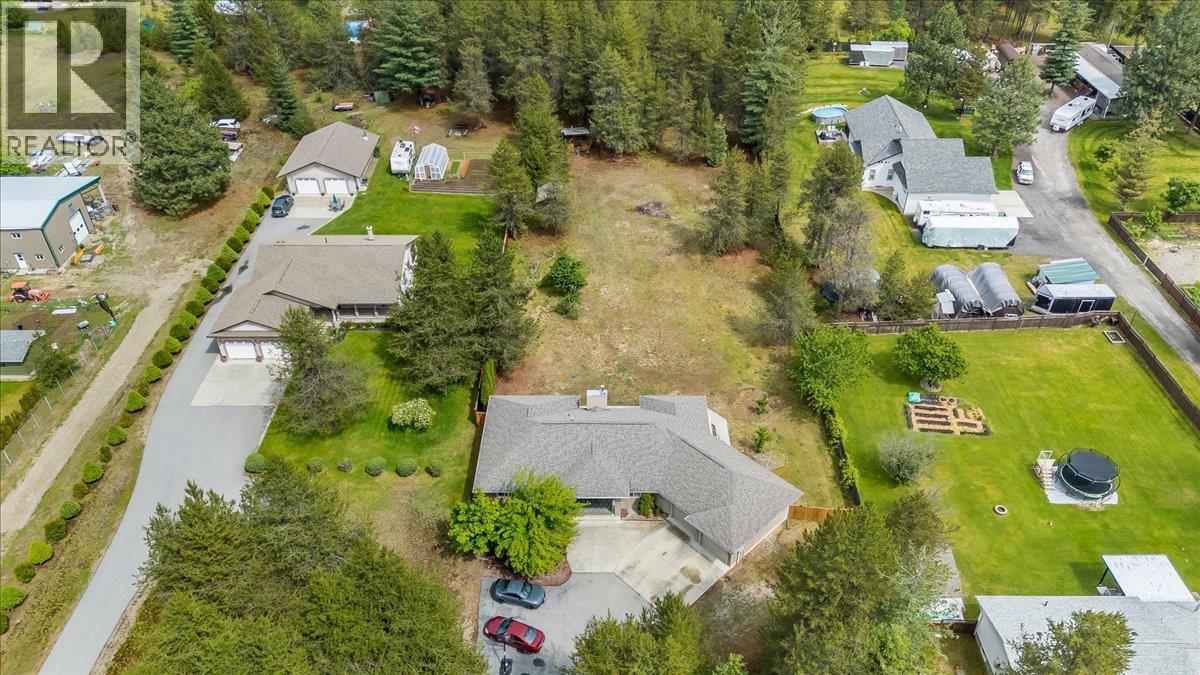 816 Columbia Road, Castlegar, British Columbia V1N 4K6 - Photo 3 - 10388402