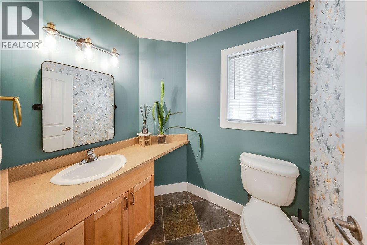 816 Columbia Road, Castlegar, British Columbia V1N 4K6 - Photo 25 - 10388402