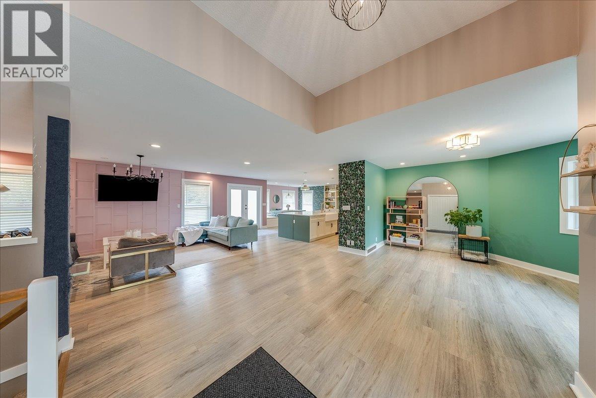 816 Columbia Road, Castlegar, British Columbia V1N 4K6 - Photo 14 - 10388402
