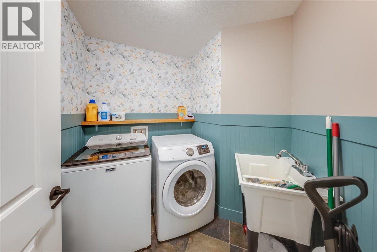 816 Columbia Road, Castlegar, British Columbia V1N 4K6 - Photo 26 - 10388402