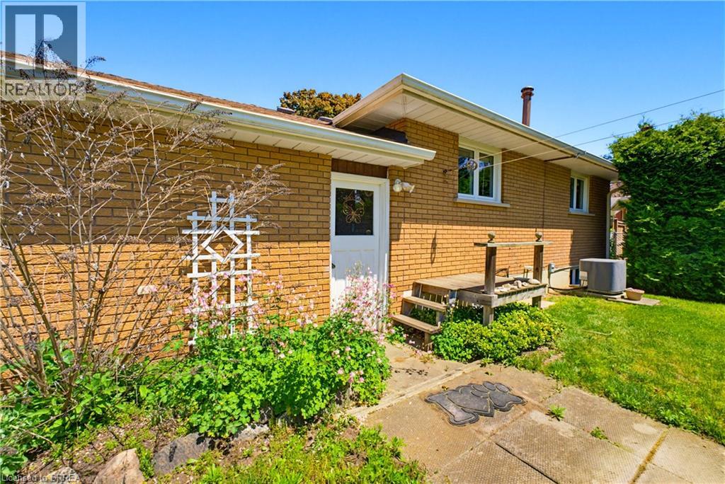 11 Marshall Street, Brantford, Ontario  N3R 3C8 - Photo 8 - 40833681