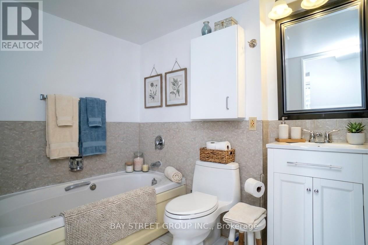 2006 - 44 St Joseph Street E, Toronto, Ontario  M4Y 2W4 - Photo 19 - C13224556