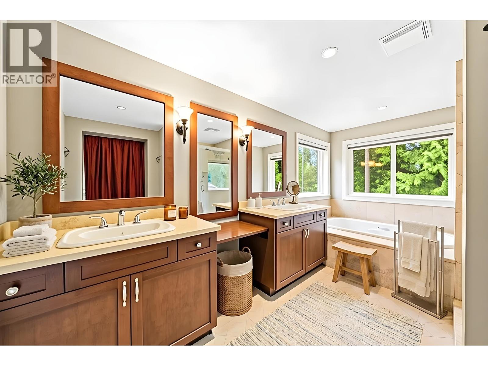 88 Eagle Pass, Port Moody, British Columbia  V3H 5E7 - Photo 27 - R3130264