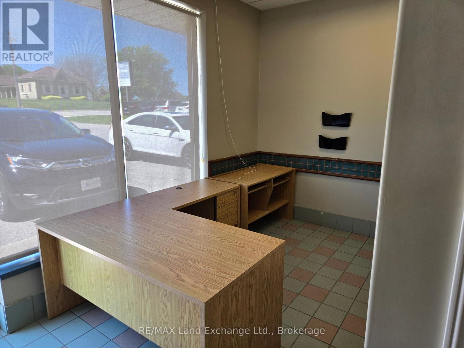 Third picture of 383 KINCARDINE AVENUE W