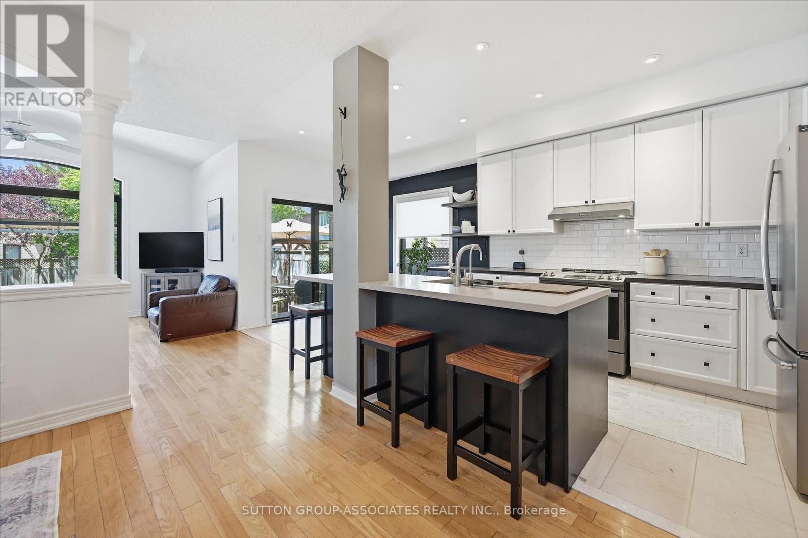 2417 Hilda Drive, Oakville, Ontario  L6H 7N5 - Photo 7 - W13224568