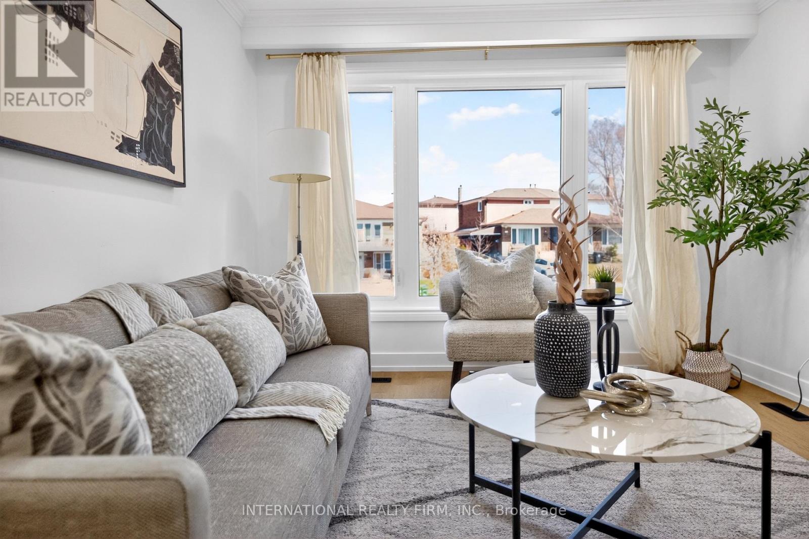 26 Dellbrook Crescent, Toronto, Ontario  M9L 1E2 - Photo 5 - W13224576