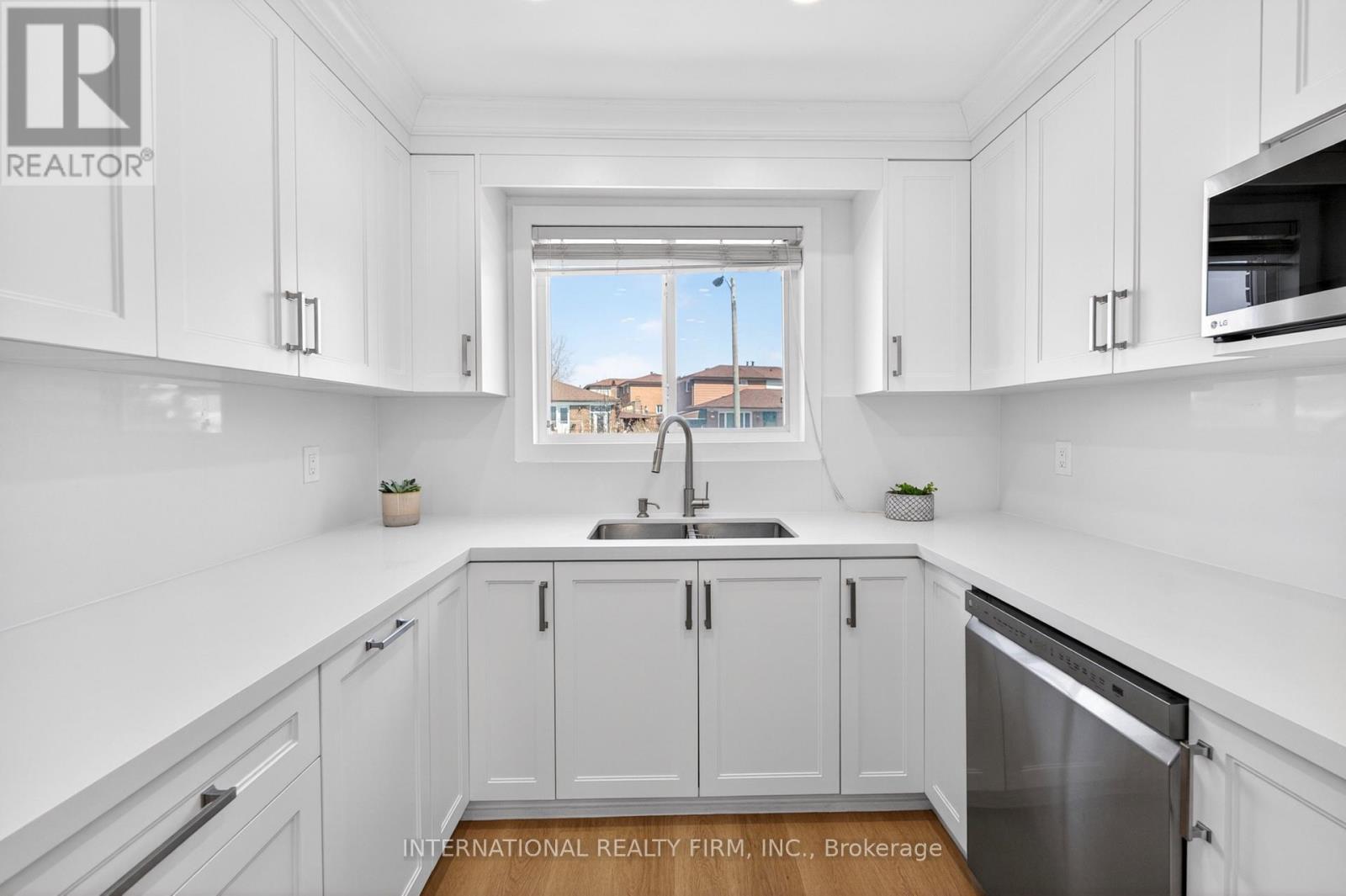 26 Dellbrook Crescent, Toronto, Ontario  M9L 1E2 - Photo 9 - W13224576