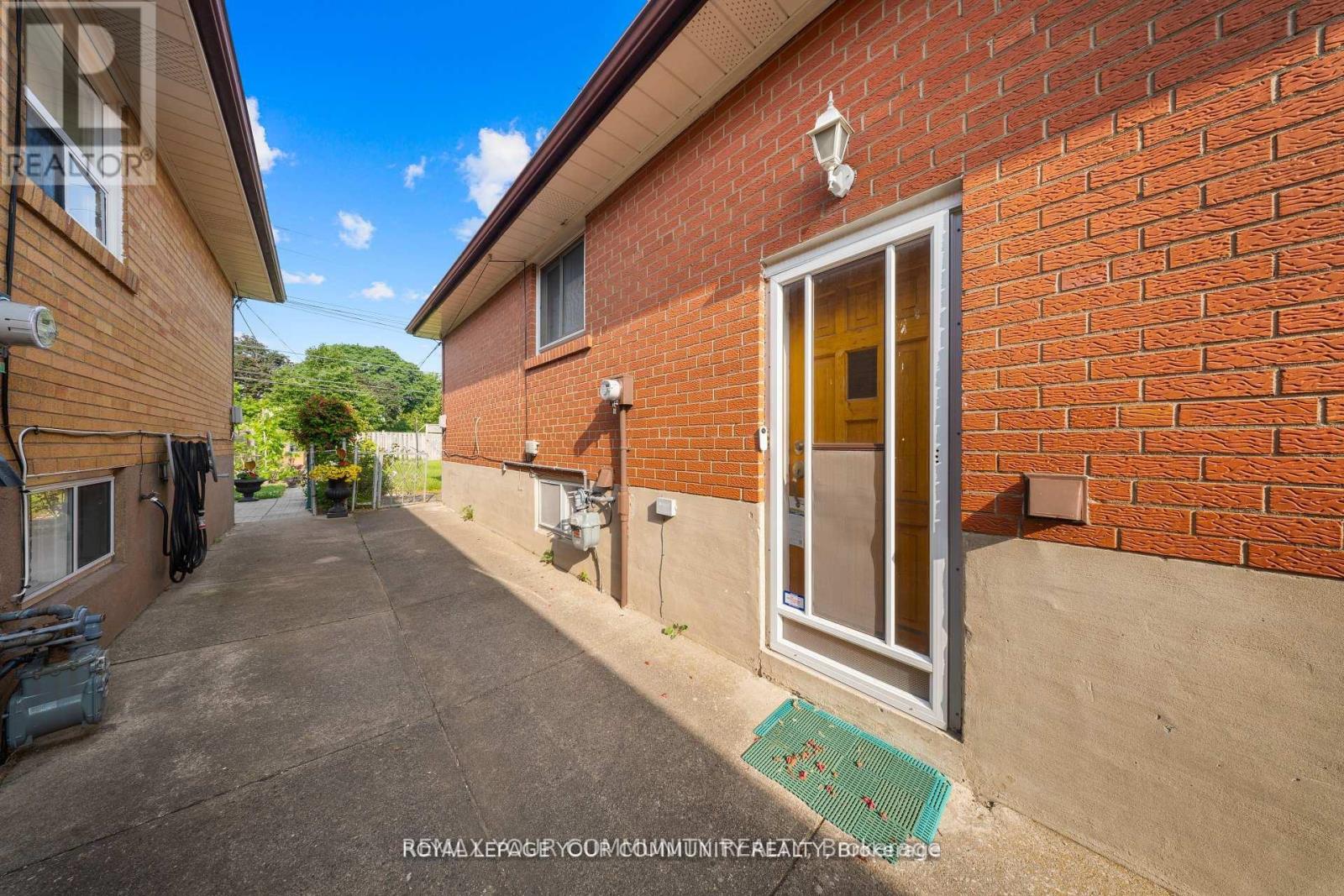 50 Felan Crescent, Toronto, Ontario  M9V 3A3 - Photo 5 - W13224658
