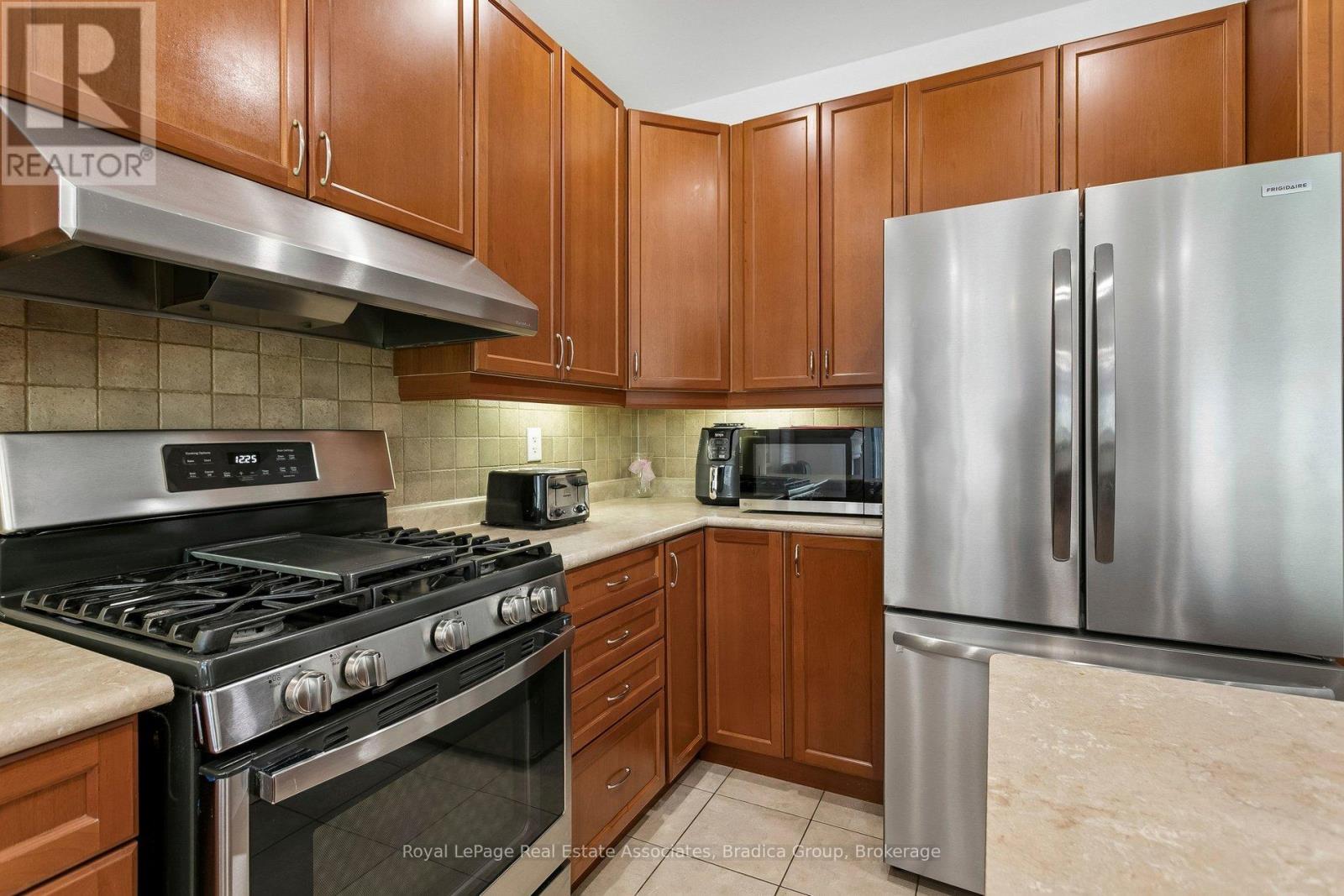 2376 Wasaga Drive, Oakville, Ontario  L6H 0B7 - Photo 10 - W13224676