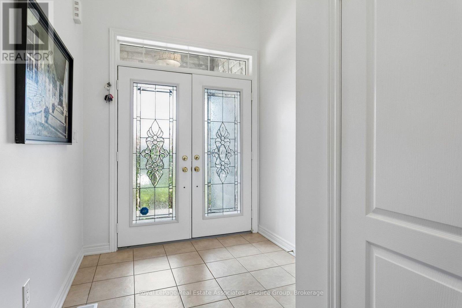 2376 Wasaga Drive, Oakville, Ontario  L6H 0B7 - Photo 4 - W13224676