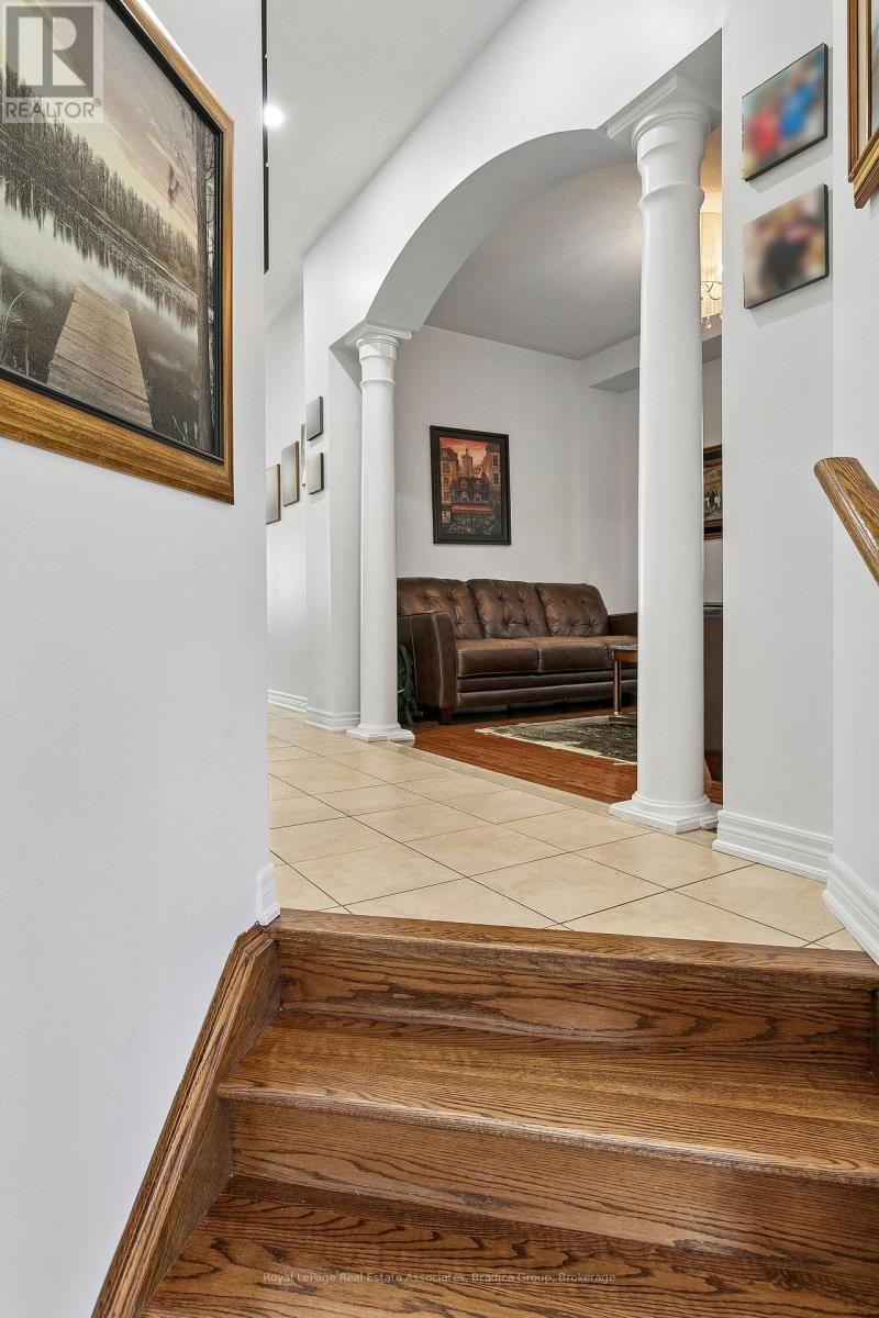 2376 Wasaga Drive, Oakville, Ontario  L6H 0B7 - Photo 5 - W13224676
