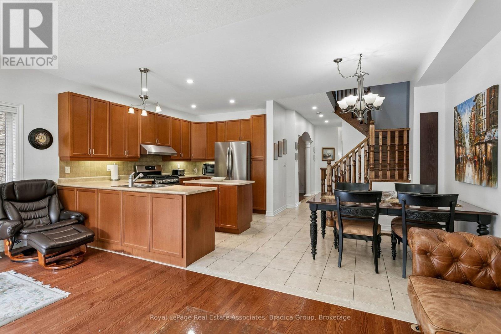 2376 Wasaga Drive, Oakville, Ontario  L6H 0B7 - Photo 7 - W13224676