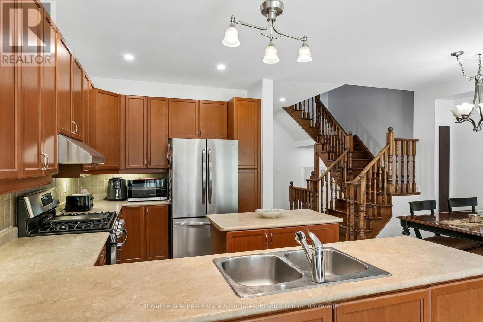 2376 Wasaga Drive, Oakville, Ontario  L6H 0B7 - Photo 8 - W13224676