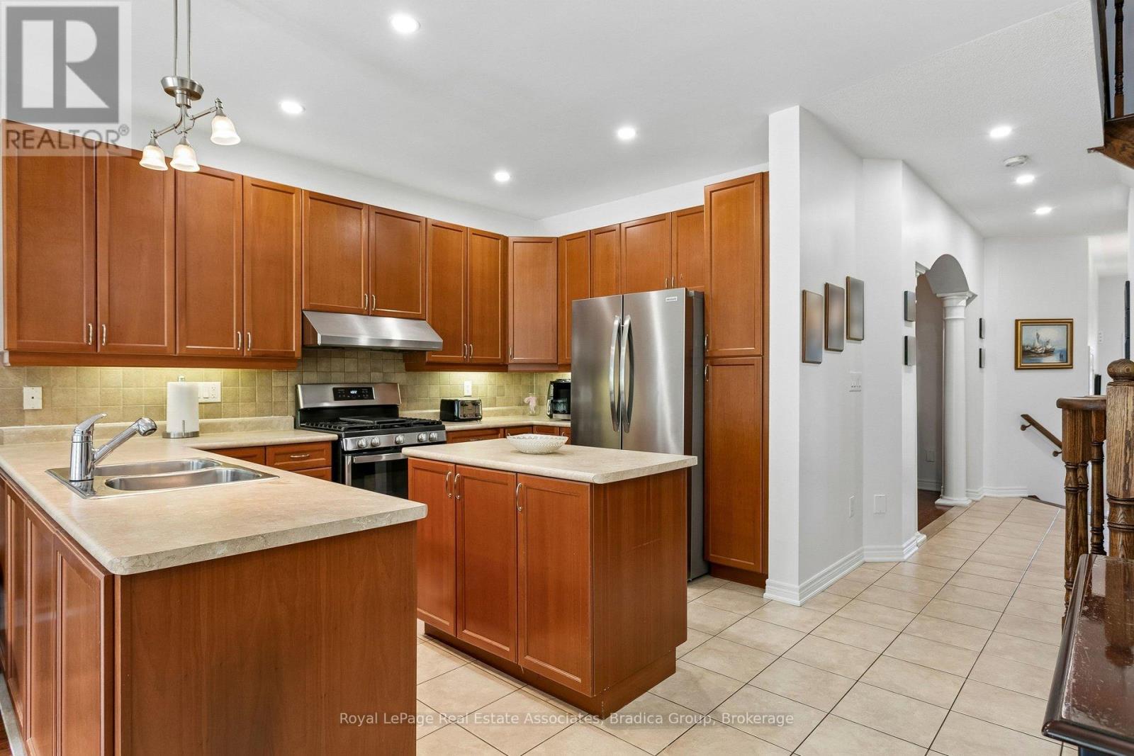 2376 Wasaga Drive, Oakville, Ontario  L6H 0B7 - Photo 9 - W13224676
