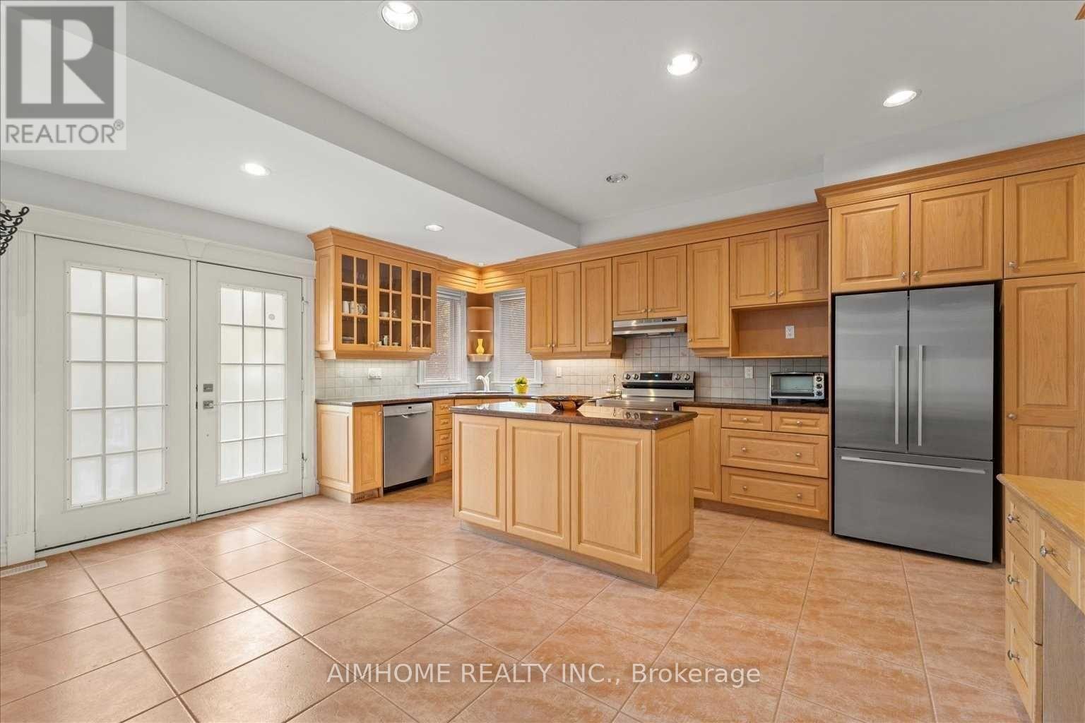 1081 Glencairn Avenue, Toronto, Ontario  M6B 2B1 - Photo 10 - W13224680