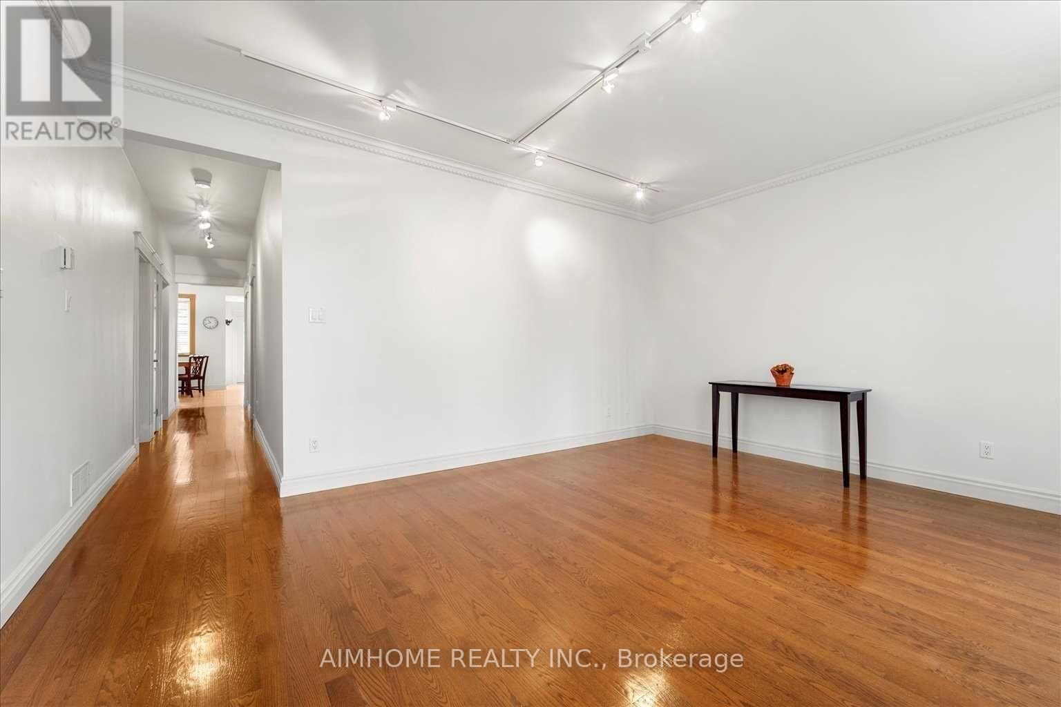 1081 Glencairn Avenue, Toronto, Ontario  M6B 2B1 - Photo 11 - W13224680