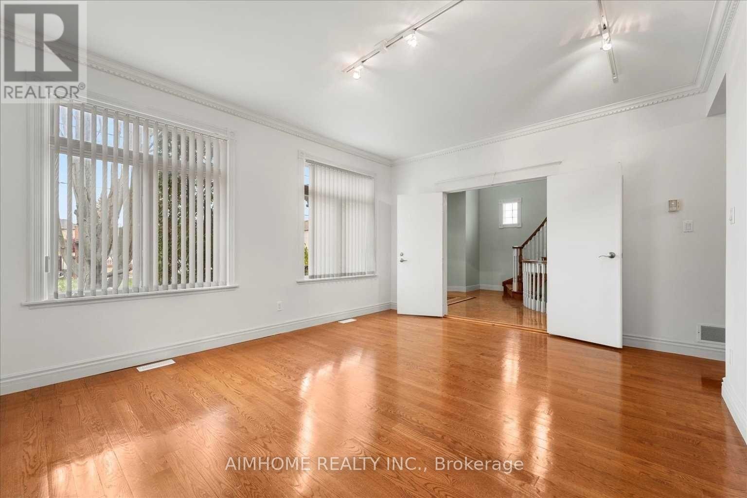1081 Glencairn Avenue, Toronto, Ontario  M6B 2B1 - Photo 12 - W13224680