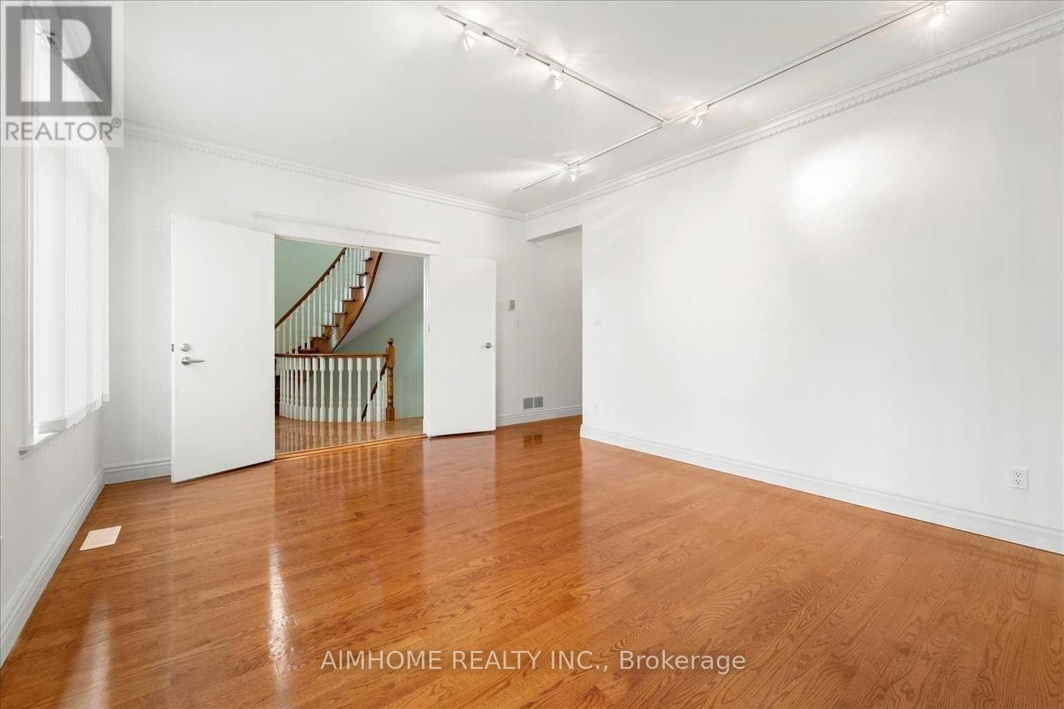 1081 Glencairn Avenue, Toronto, Ontario  M6B 2B1 - Photo 13 - W13224680