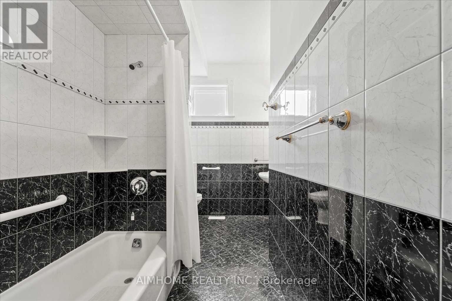 1081 Glencairn Avenue, Toronto, Ontario  M6B 2B1 - Photo 17 - W13224680
