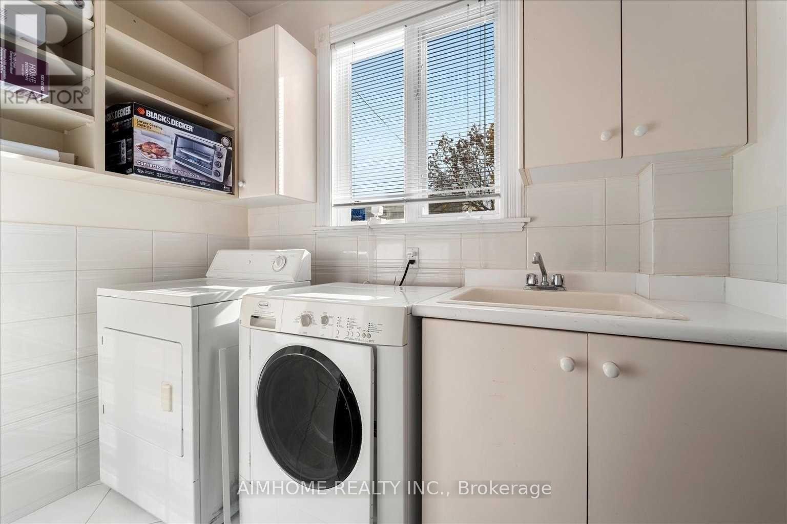 1081 Glencairn Avenue, Toronto, Ontario  M6B 2B1 - Photo 20 - W13224680
