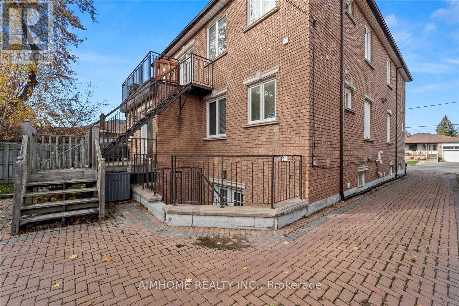 1081 Glencairn Avenue, Toronto, Ontario  M6B 2B1 - Photo 21 - W13224680