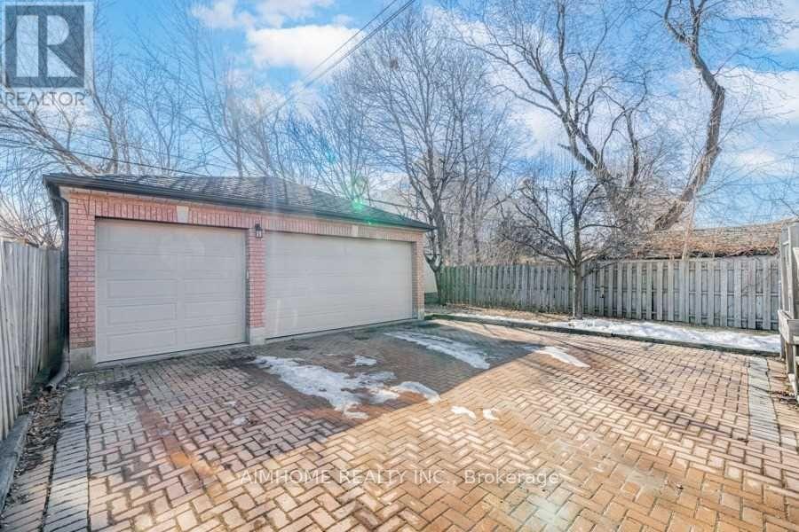 1081 Glencairn Avenue, Toronto, Ontario  M6B 2B1 - Photo 23 - W13224680