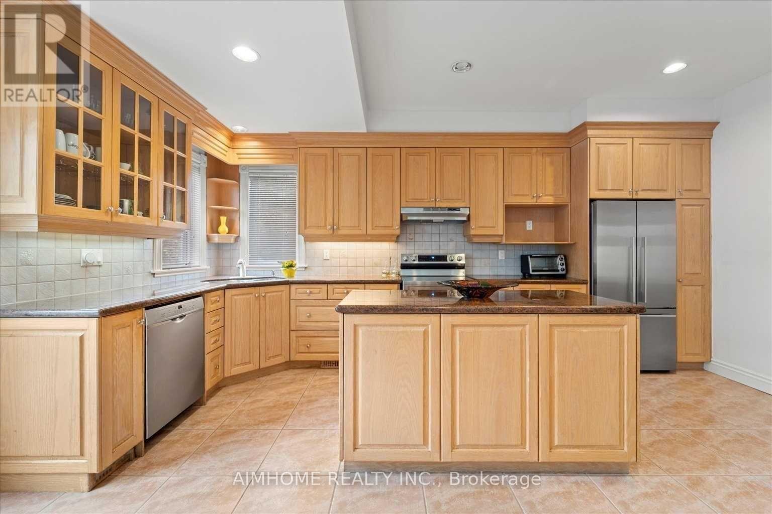 1081 Glencairn Avenue, Toronto, Ontario  M6B 2B1 - Photo 6 - W13224680