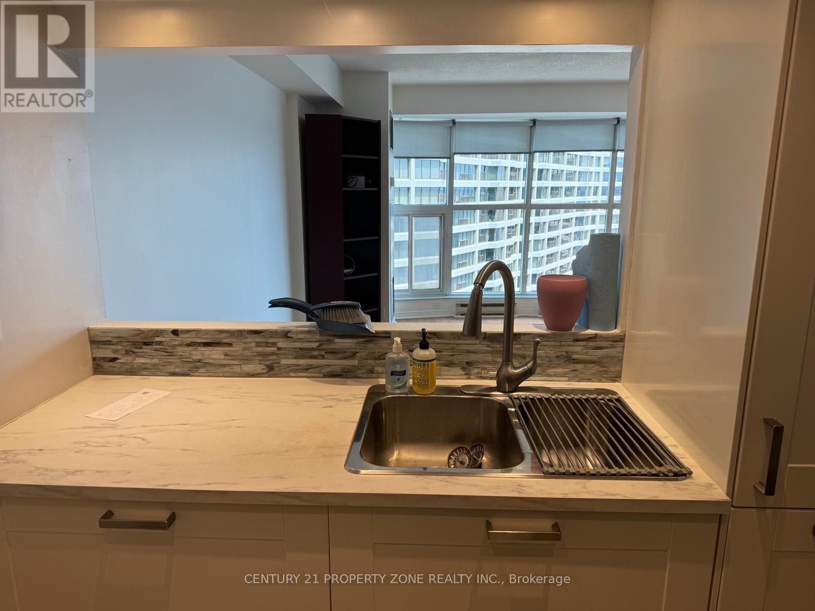 2105 - 77 Harbour Square, Toronto, Ontario  M5J 2S2 - Photo 12 - C13219704