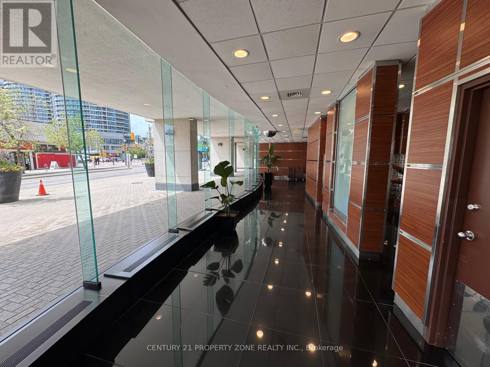 2105 - 77 Harbour Square, Toronto, Ontario  M5J 2S2 - Photo 20 - C13219704
