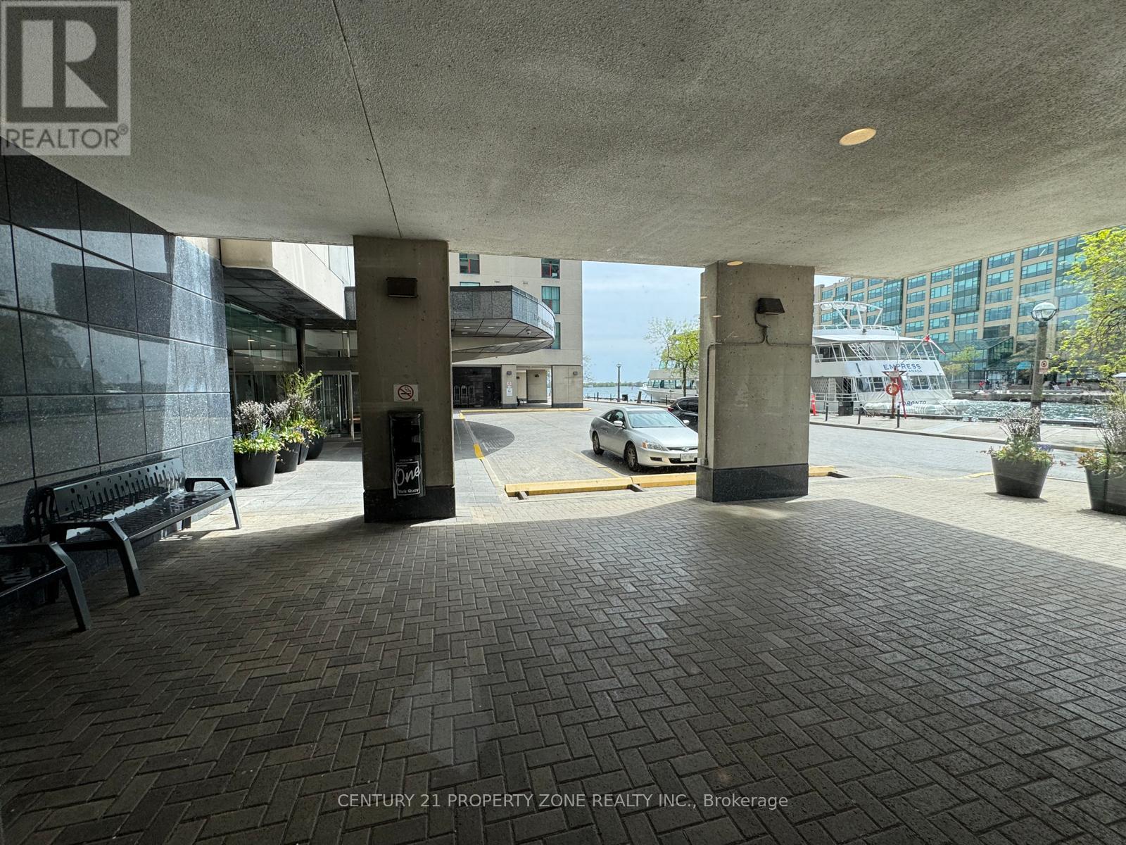 2105 - 77 Harbour Square, Toronto, Ontario  M5J 2S2 - Photo 22 - C13219704