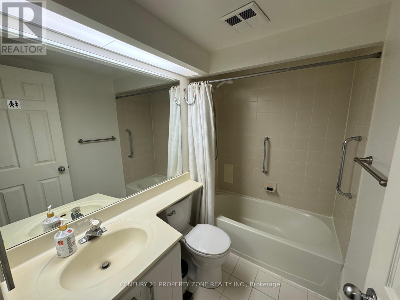 2105 - 77 Harbour Square, Toronto, Ontario  M5J 2S2 - Photo 14 - C13219704
