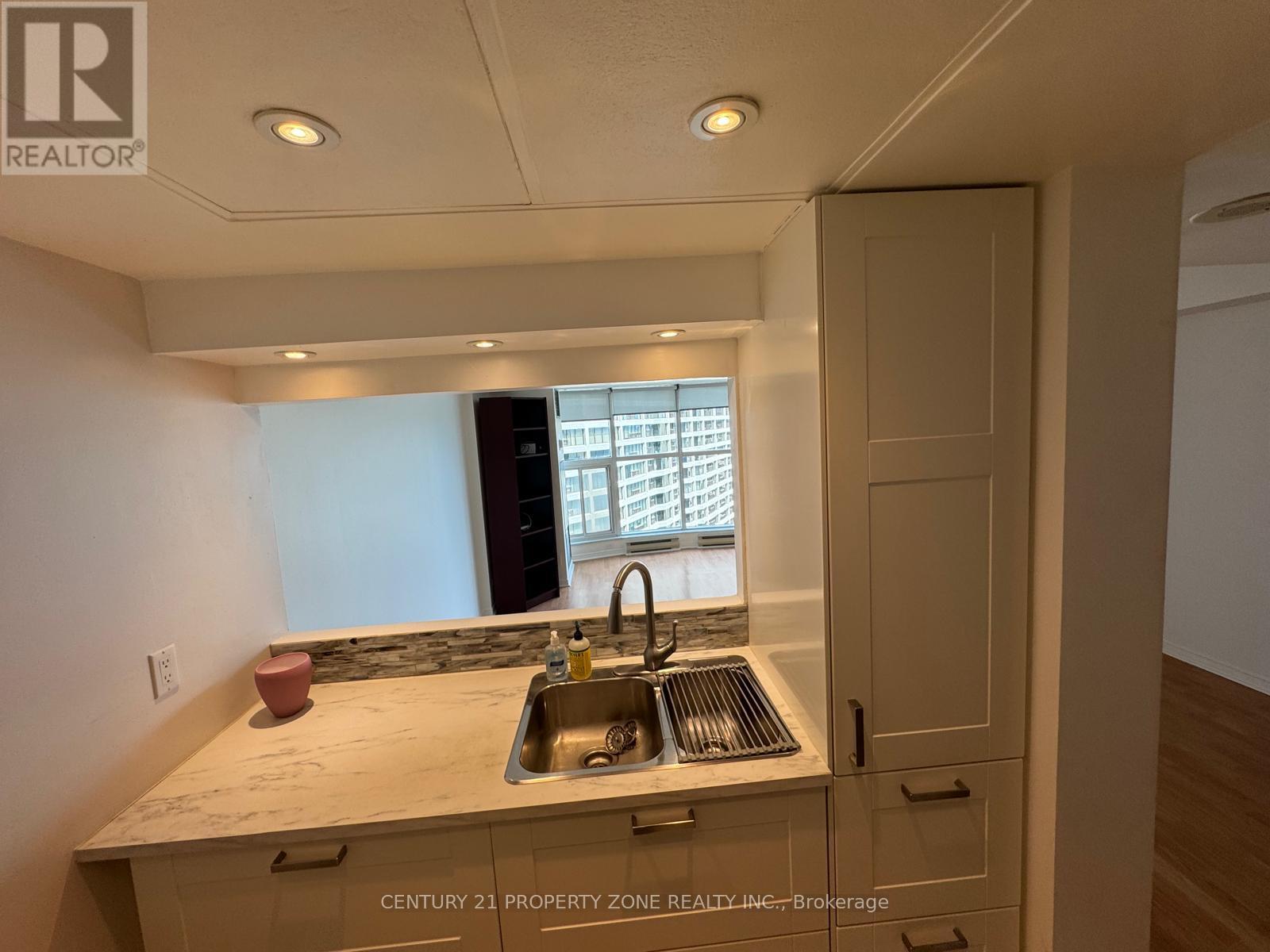 2105 - 77 Harbour Square, Toronto, Ontario  M5J 2S2 - Photo 17 - C13219704