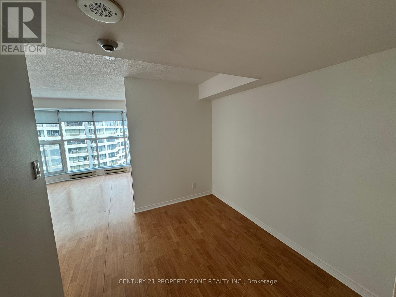 2105 - 77 Harbour Square, Toronto, Ontario  M5J 2S2 - Photo 8 - C13219704