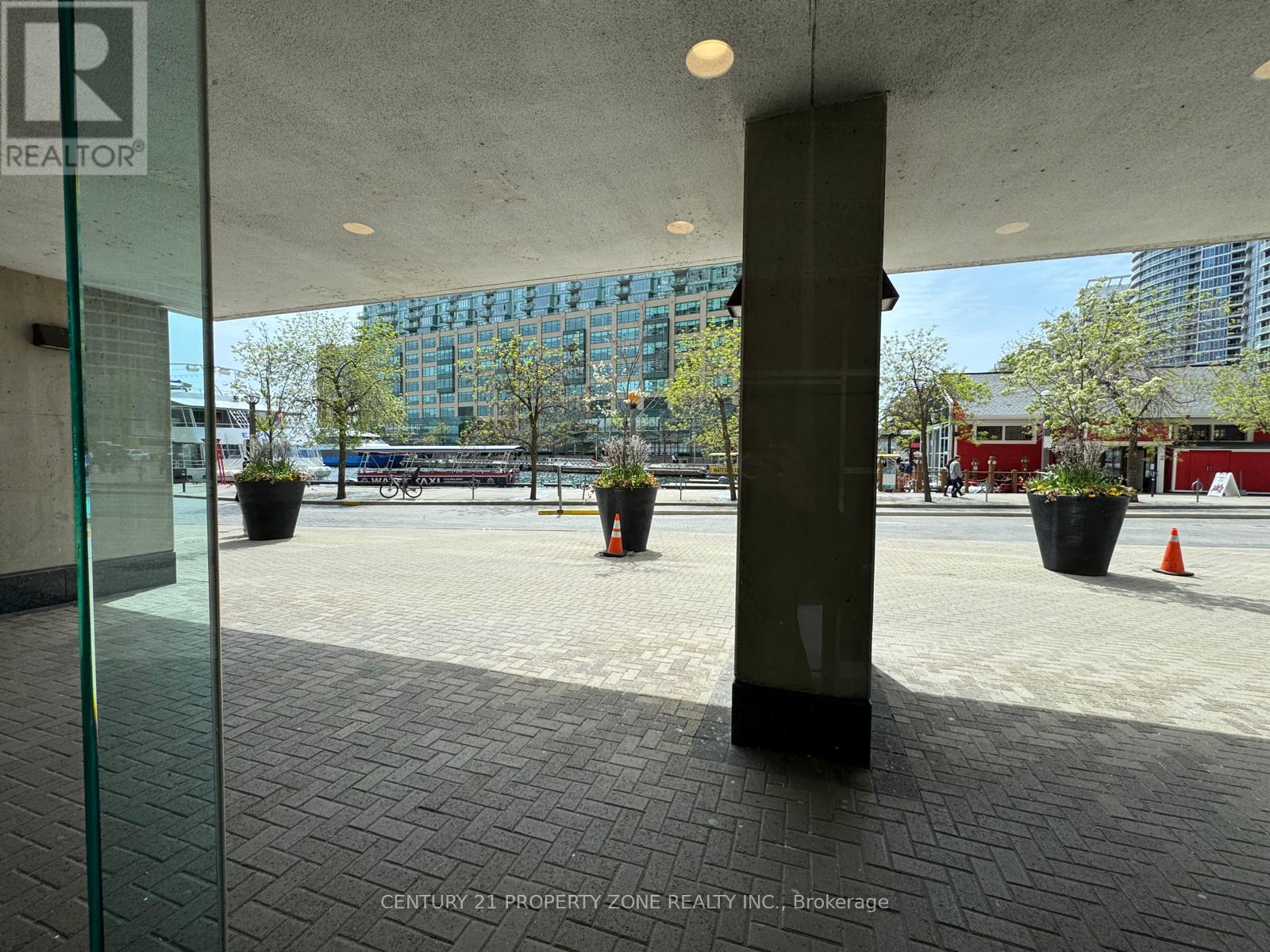 2105 - 77 Harbour Square, Toronto, Ontario  M5J 2S2 - Photo 21 - C13219704