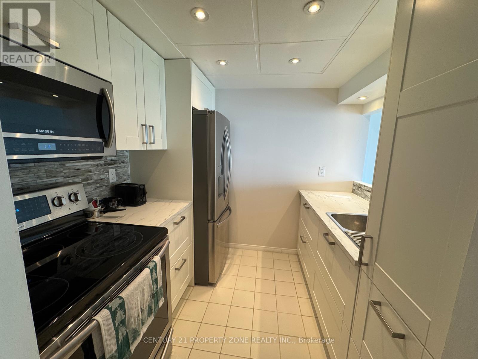 2105 - 77 Harbour Square, Toronto, Ontario  M5J 2S2 - Photo 7 - C13219704