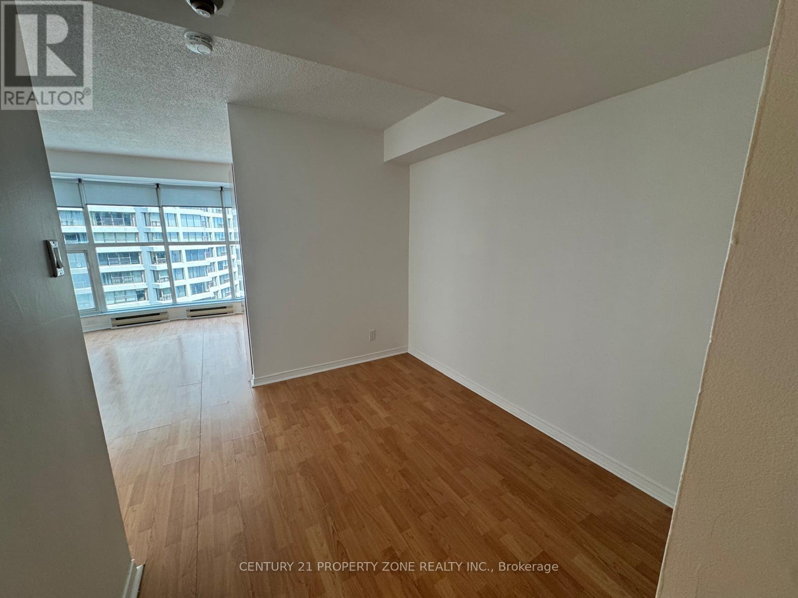 2105 - 77 Harbour Square, Toronto, Ontario  M5J 2S2 - Photo 3 - C13219704