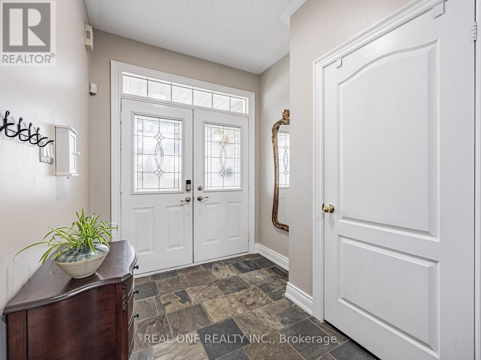 51 Hanson Crescent, Whitby, Ontario  L1M 2K9 - Photo 2 - E12930982