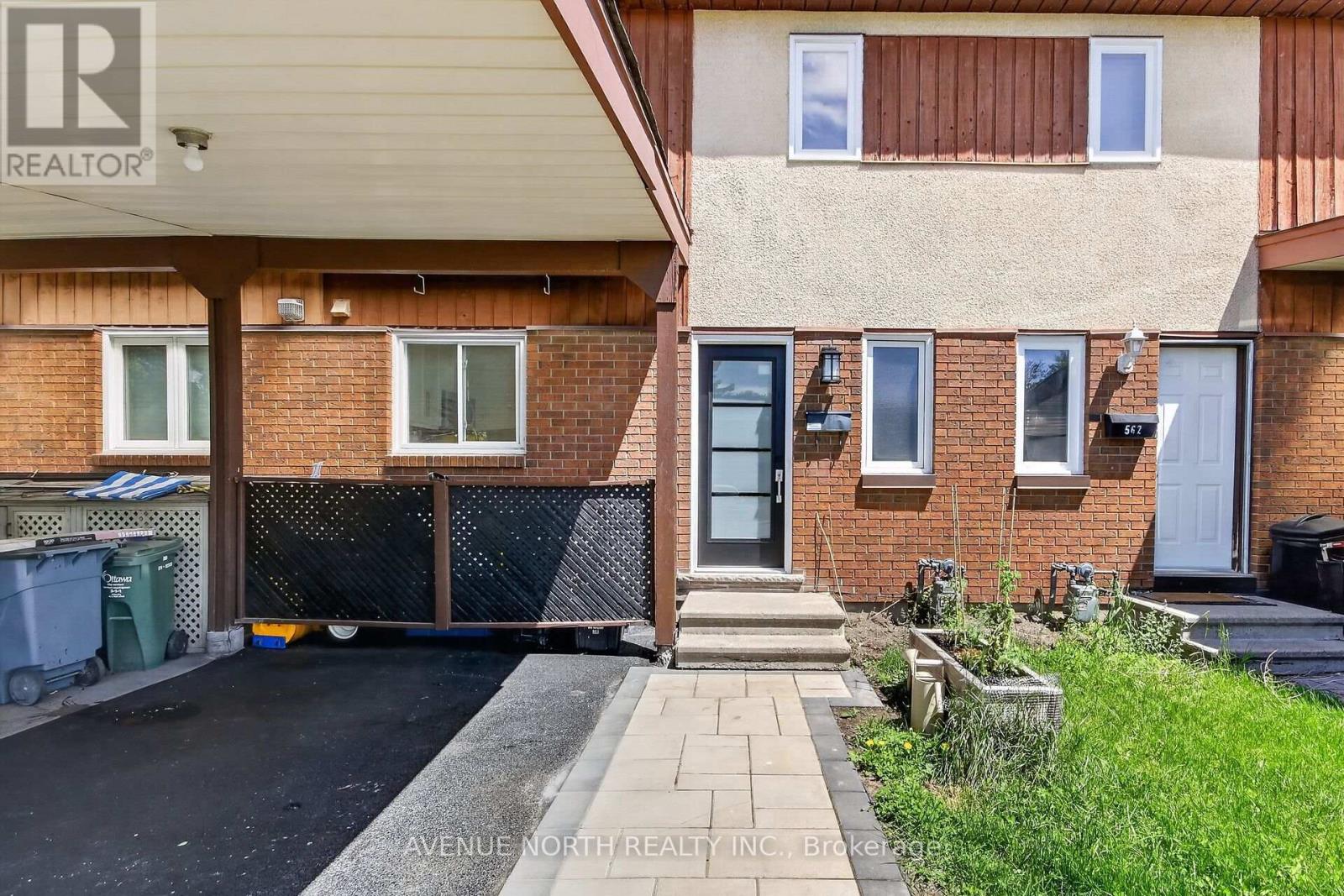 564 Seyton Drive, Ottawa, Ontario K2H 9B2 - Photo 2 - X13224794