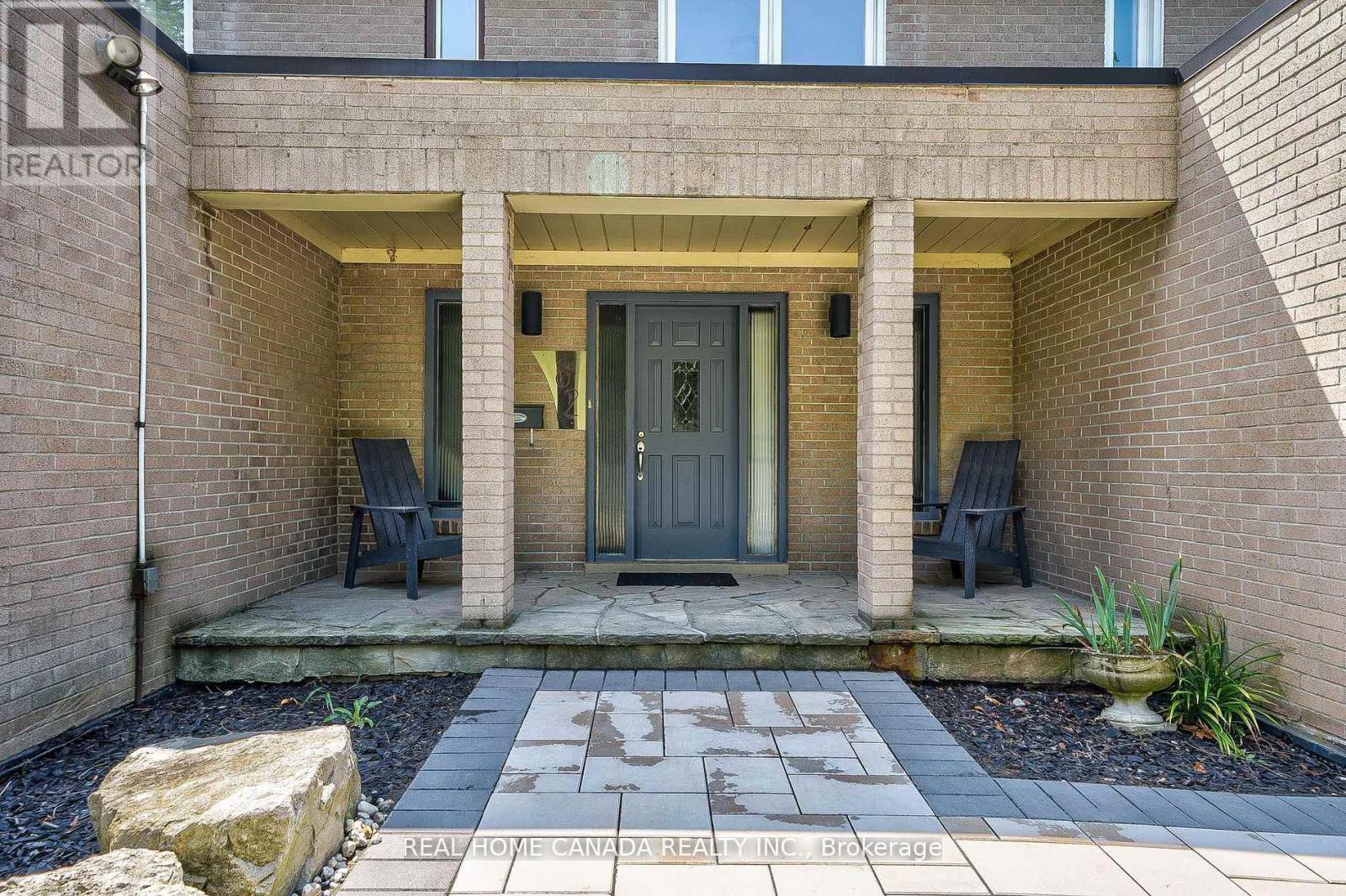 82 Arkendo Drive, Oakville, Ontario  L6J 5T9 - Photo 2 - W13066166