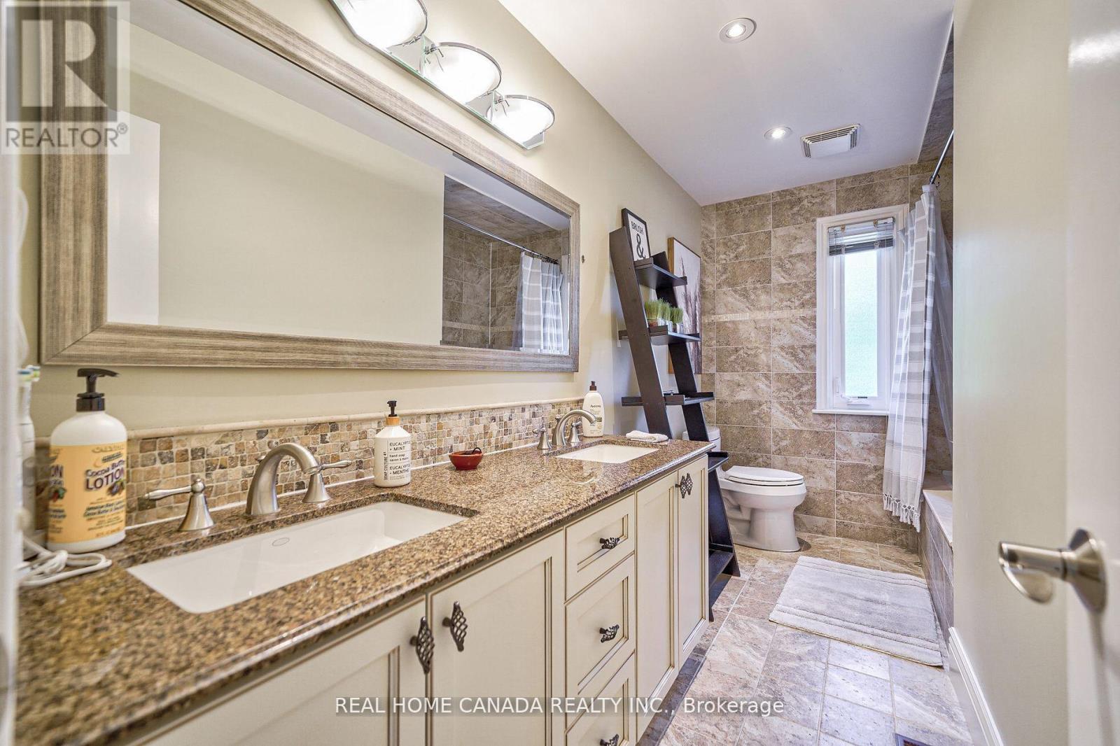 82 Arkendo Drive, Oakville, Ontario  L6J 5T9 - Photo 24 - W13066166