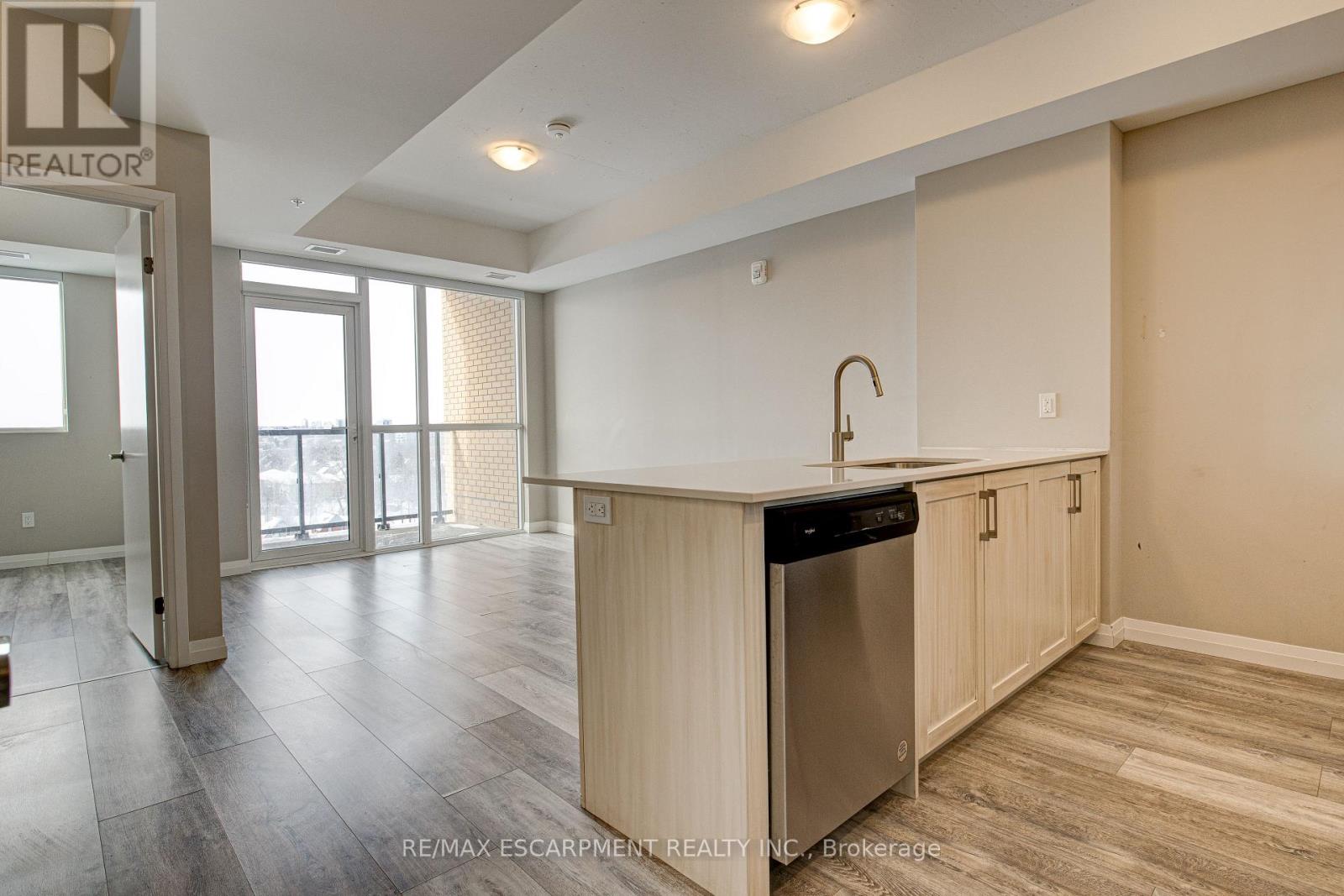 1007 - 108 Garment Street, Kitchener, Ontario  N2G 0E2 - Photo 3 - X12749814