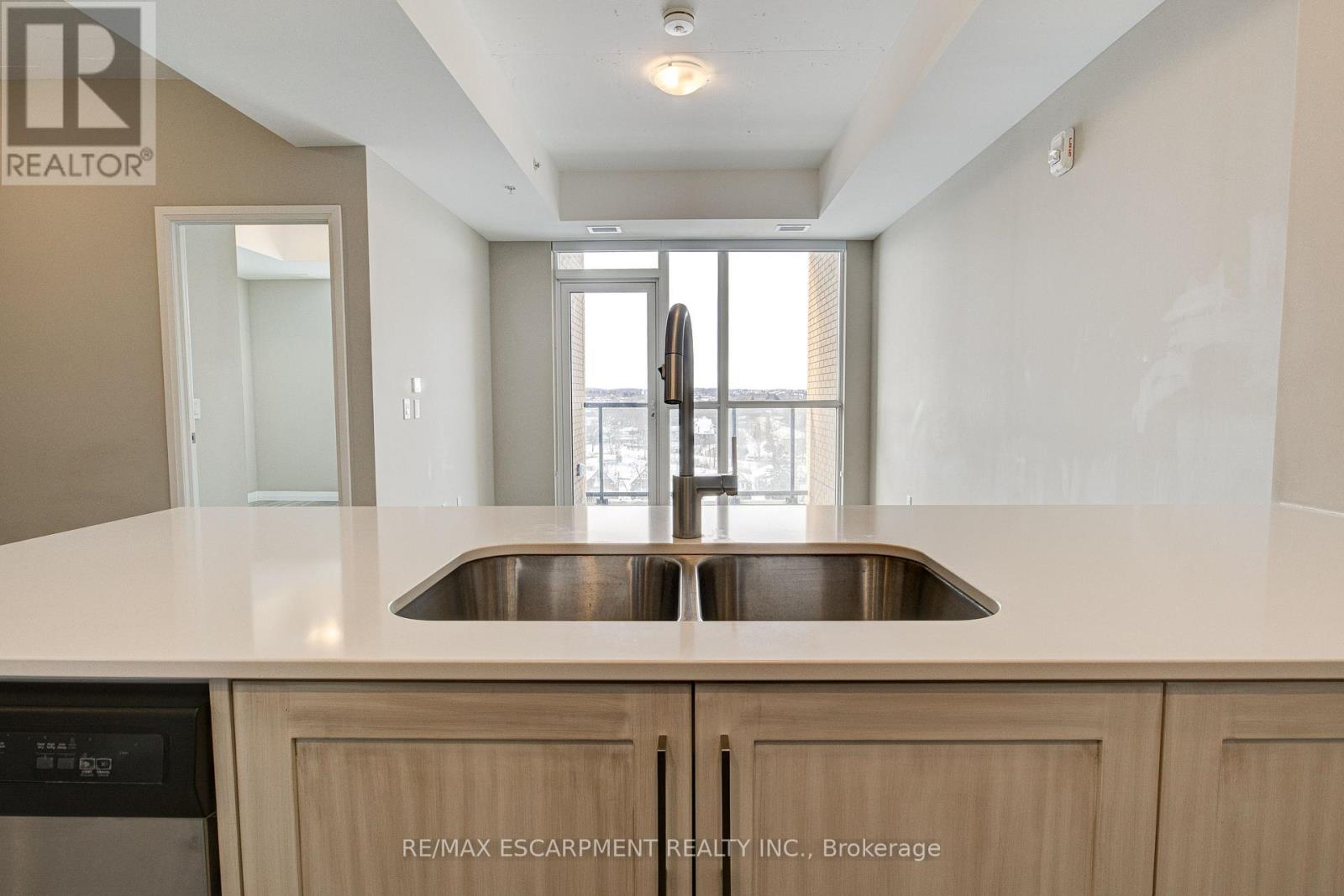 1007 - 108 Garment Street, Kitchener, Ontario  N2G 0E2 - Photo 7 - X12749814