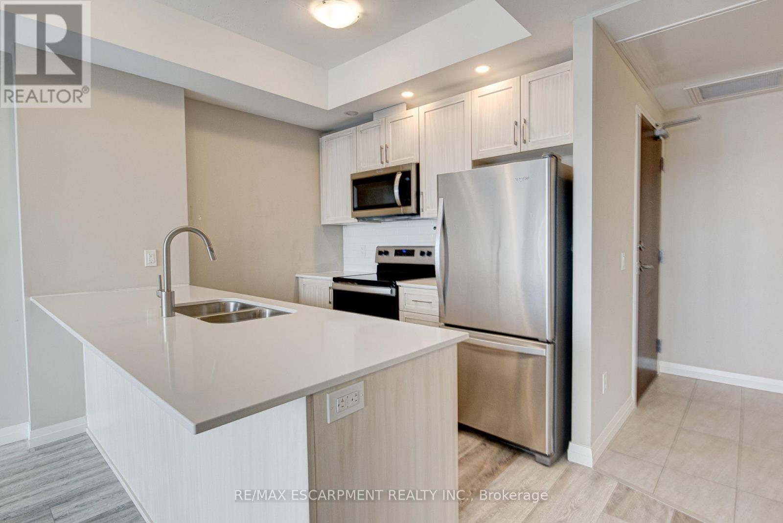 1007 - 108 Garment Street, Kitchener, Ontario  N2G 0E2 - Photo 1 - X12749814